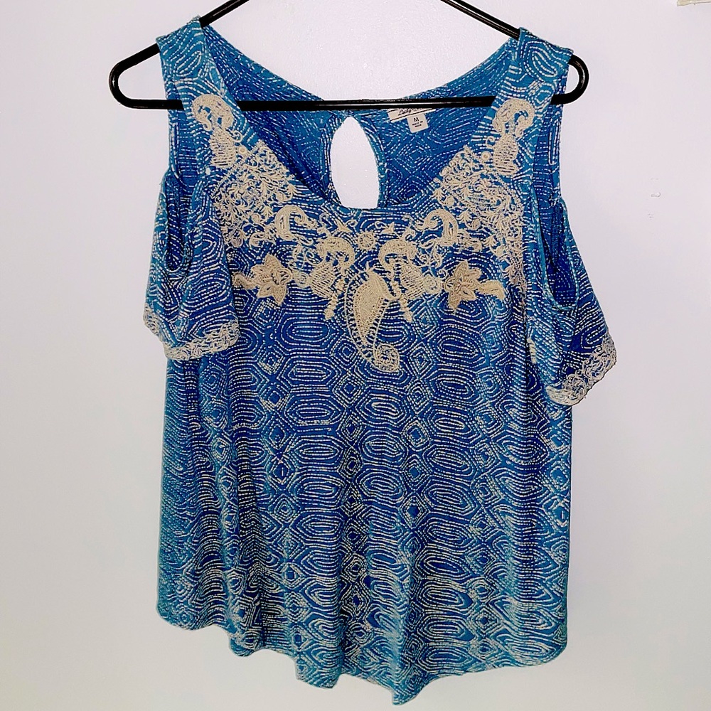 LUCKY Brand medium women’s cold shoulder top!